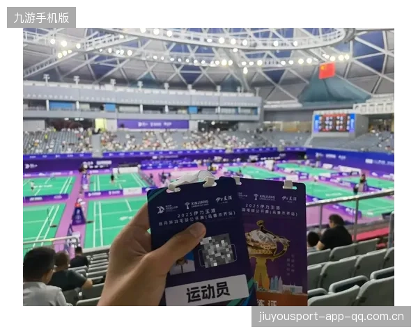 羽毛球踩线判罚引全场嘘声：比赛争议背后的竞技魅力